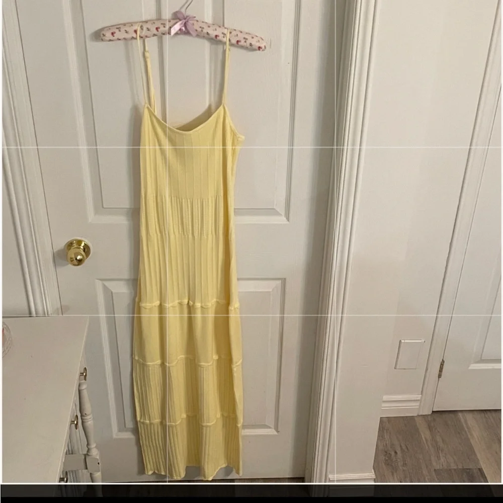 🍋 DYNAMITE Yellow Ribbed Tiered Midi Dress Size M - Picture 8 of 8
